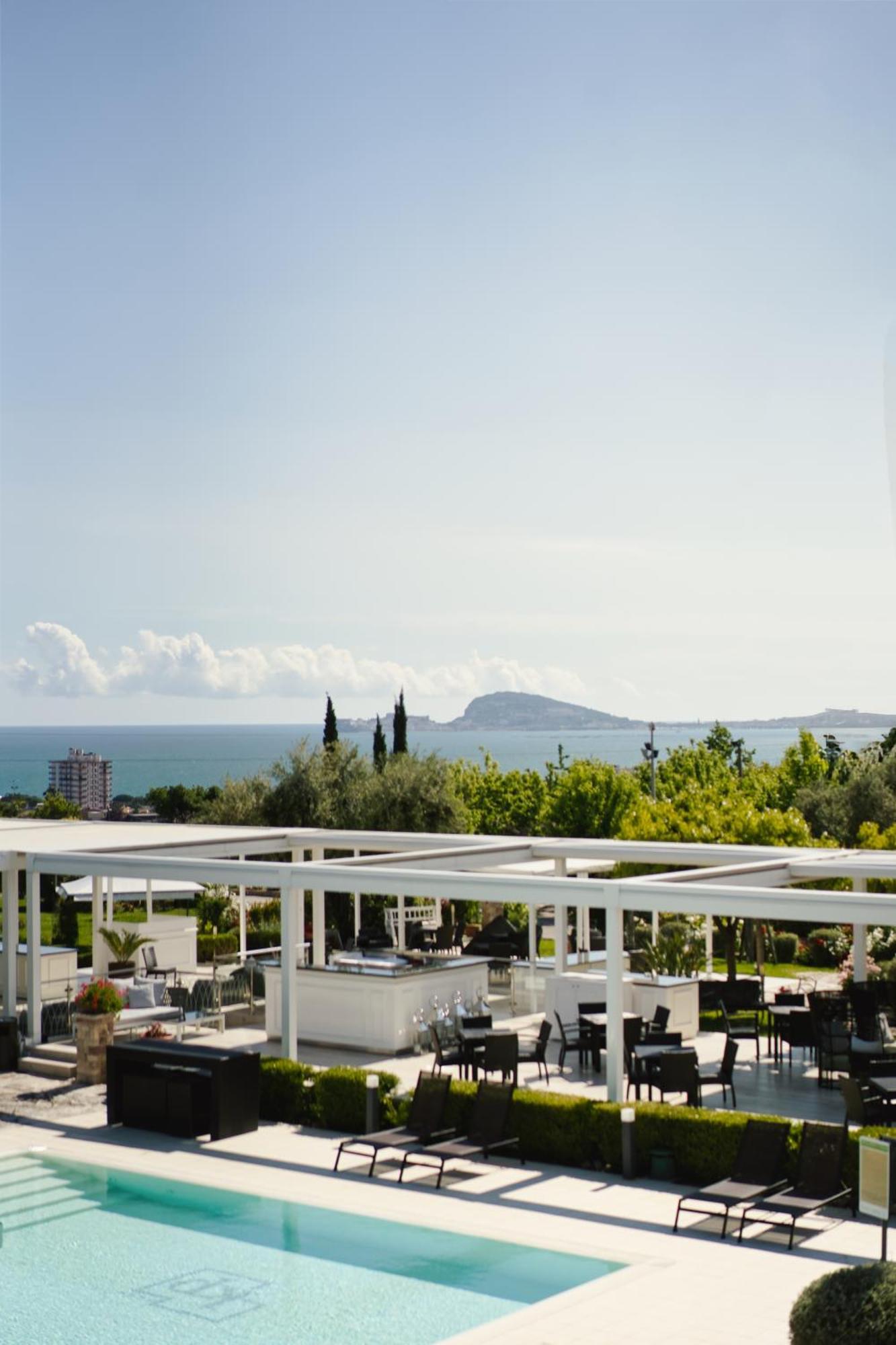 Kora Park Resort Formia Buitenkant foto