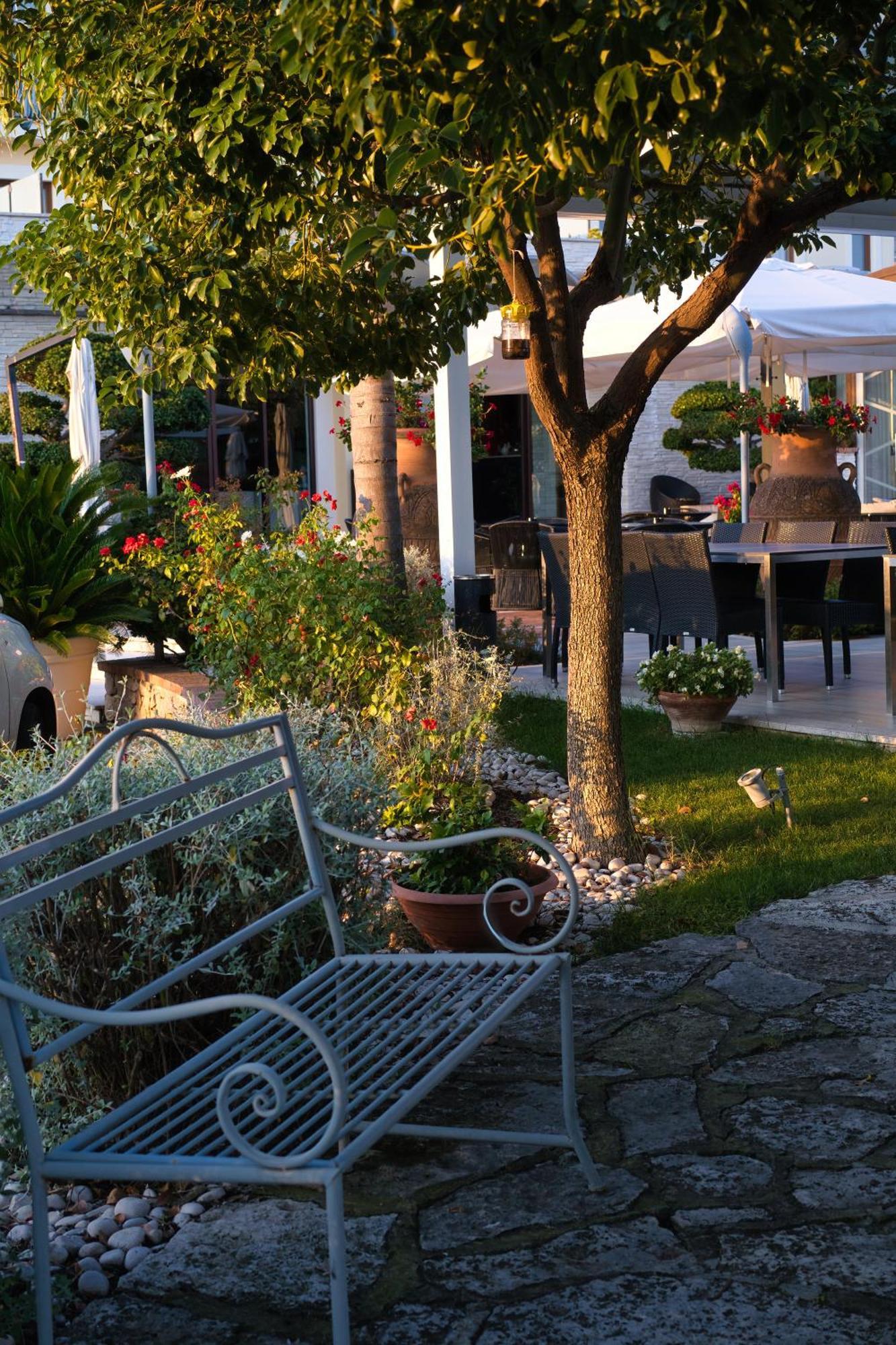 Kora Park Resort Formia Buitenkant foto
