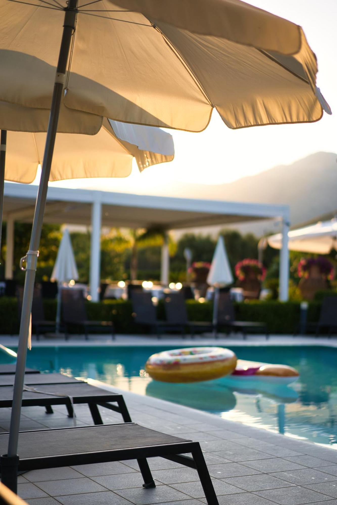 Kora Park Resort Formia Buitenkant foto